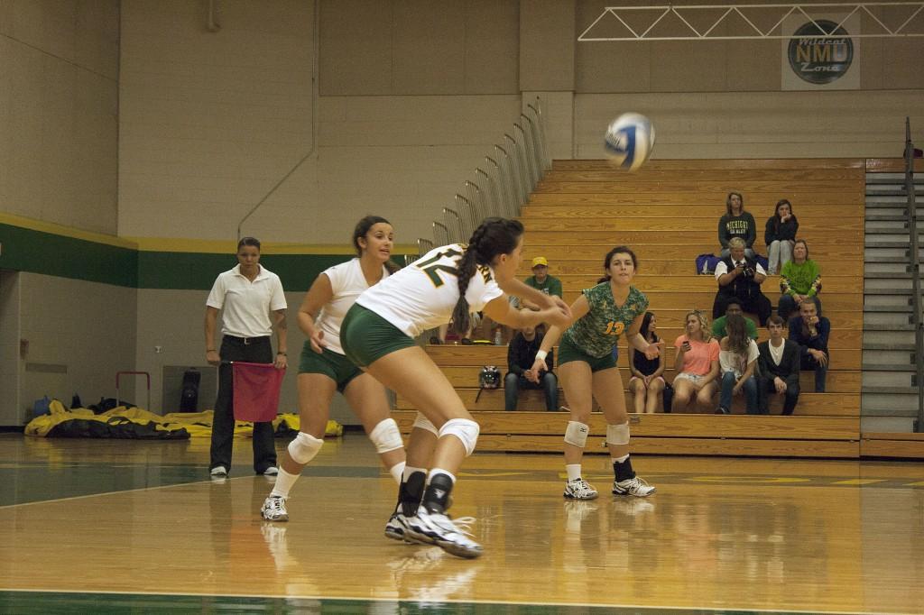 Senior leftside hitter Lina Lopes (12) tallied 29 kills for NMU over the past three games. Lopes also won the third set against Wayne State with a kill. (Anthony Viola NW)