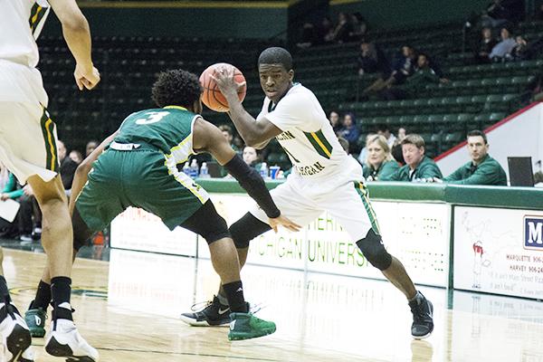 Men’s Basketball falls in final homestand