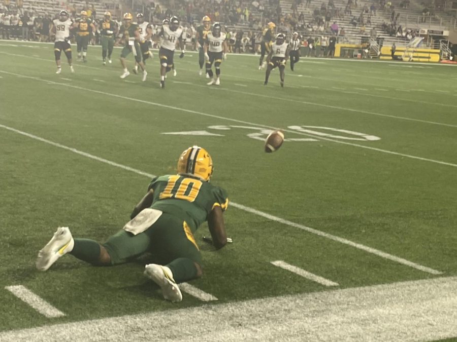 MANY MISCUES—Sophomore running back Tyshon King dives to attempt and catch a pass thrown by sophomore quarterback Drake Davis in NMU's 28-10 loss to the University of Wisconsin-Oshkosh on Saturday afternoon. Travis Nelson/NW