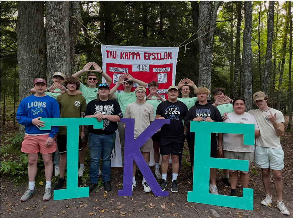 BIG SMILES — Tau Kappa Epsilon poses after their rush event with several potential new members. (Photo courtesy of TKE Instagram.)