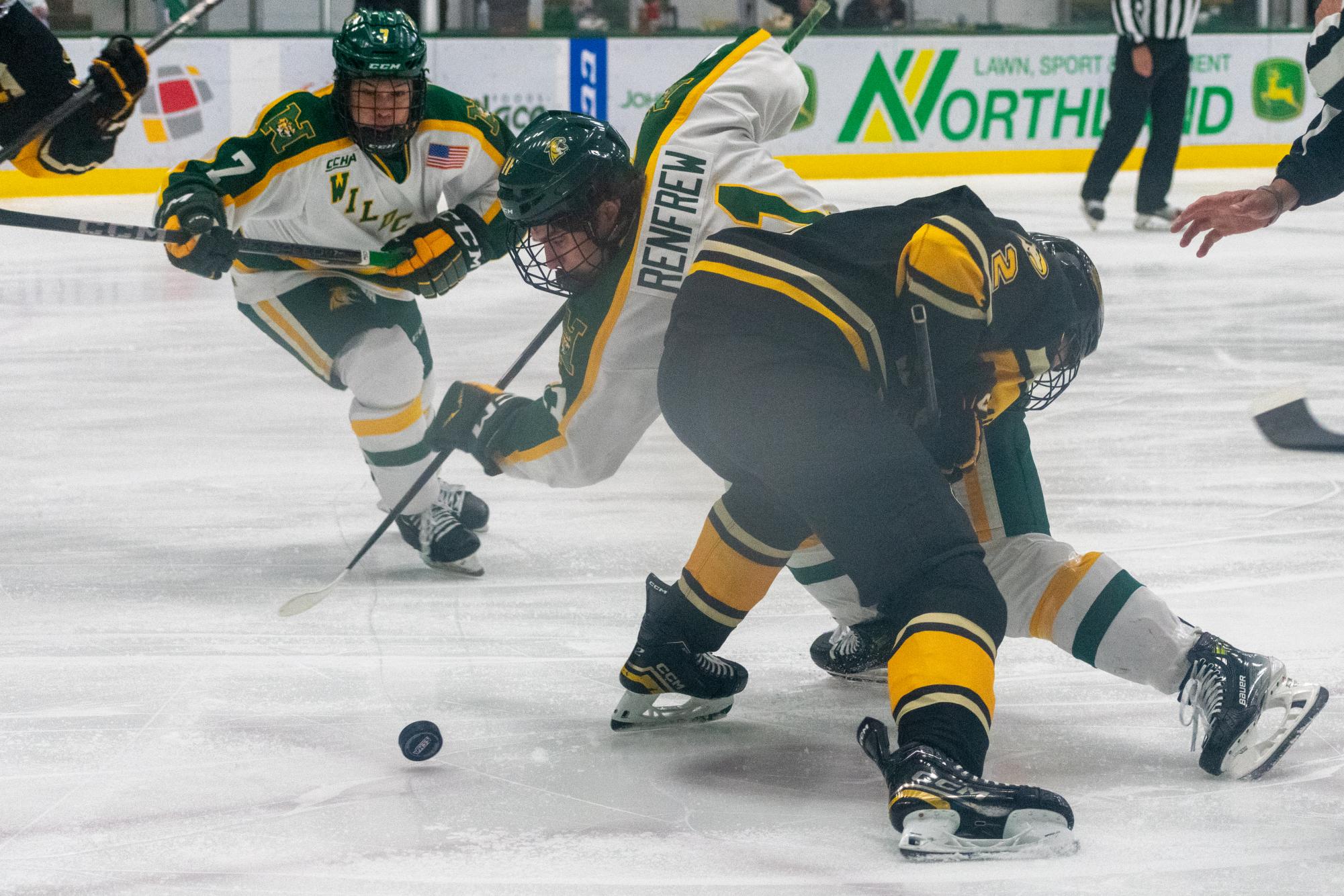 Hockey gets swept by rival Michigan Tech