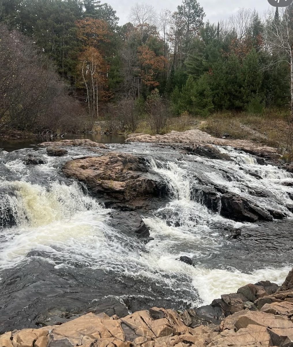 NMU Conservation Crew participates in Hike October